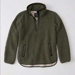 NWT Abercrombie Essential A&F Sherpa Pullover Med